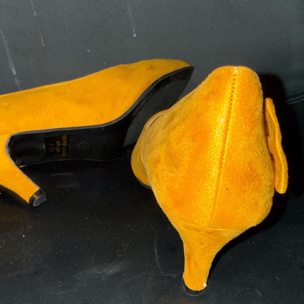 Angel Steps Yellow Bow Pumps - Picture 4 of 10